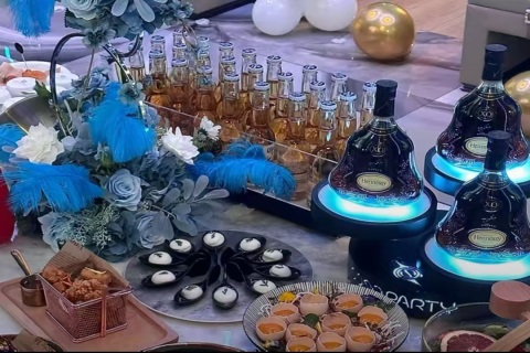 福州尊龙KTV招聘酒水促销员,新人奖励丰厚红包就等你来拿呀